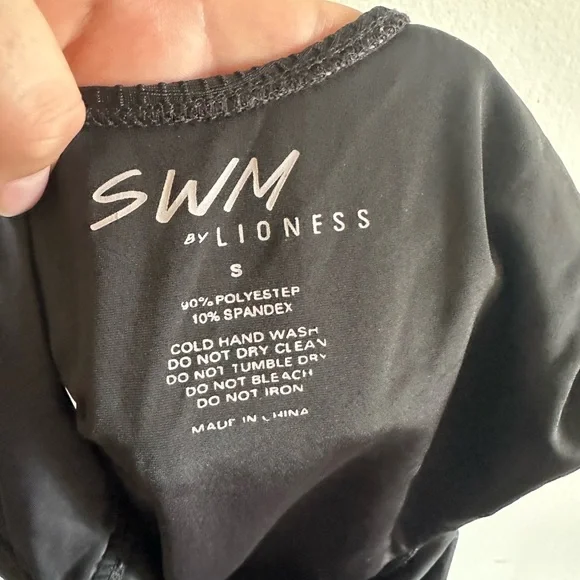 Swim by Lioness Black Scoop Back Textured One Piece Swimsuit size Small - Picture 5 of 5